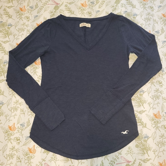 Hollister V-Neck Long Sleeve Shirt - Picture 1 of 4